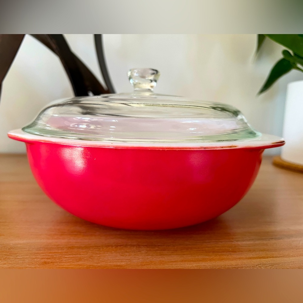 1952 Vintage PYREX Covered Mixing Bowl in Flamingo